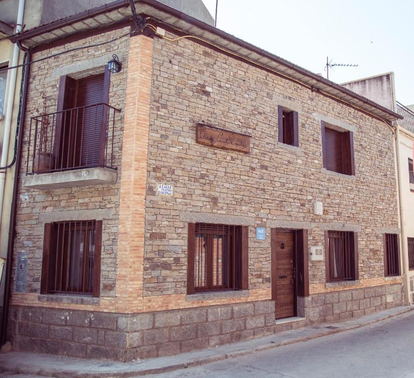 Fachada de Casa Cuatro Esquinas en Sotillo de la Adrada