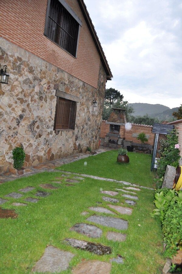 Jardin de Casa Los 5 Canos en Sotillo de la Adrada